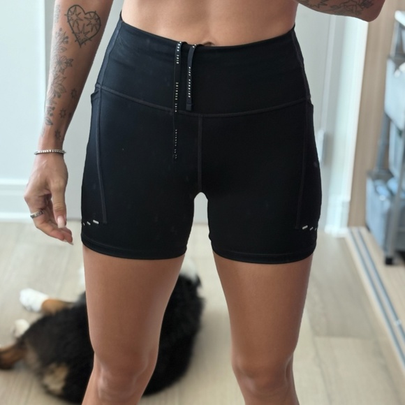 Nike Swift Women's High-Waisted 4" Tight Running Shorts with Pockets Black Small - Picture 1 of 9